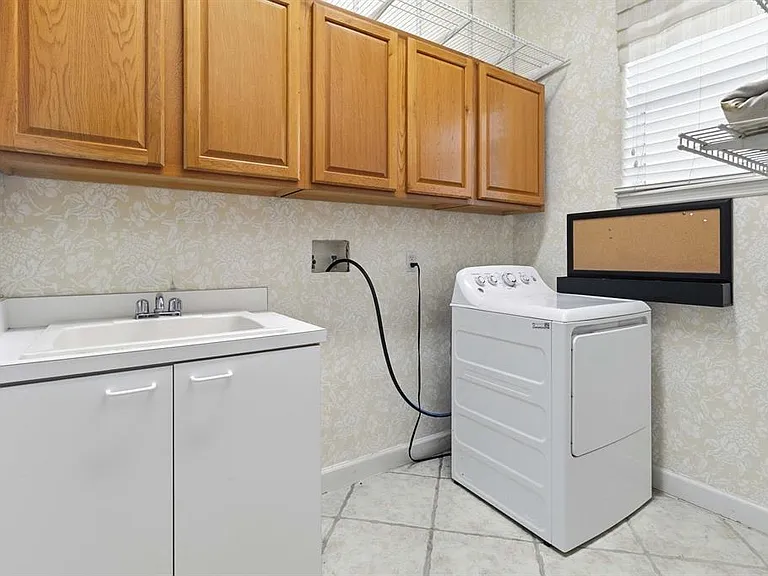 8310 Tivoli Dr — Photo 21
