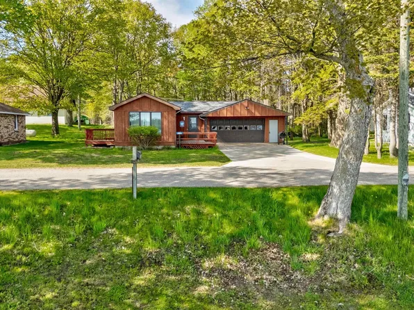 8166 Arrowhead Rd, Manistique, MI 49854