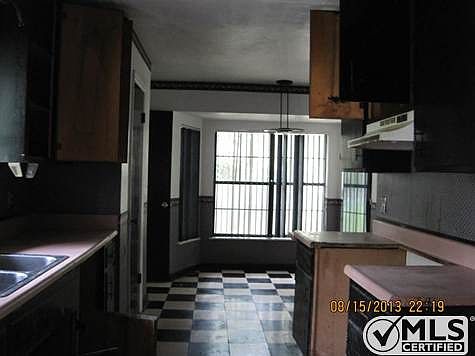 4th image of 3221 Whitney Dr W