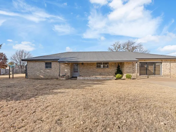 1108 S Hawley St, Clarendon, TX 79226
