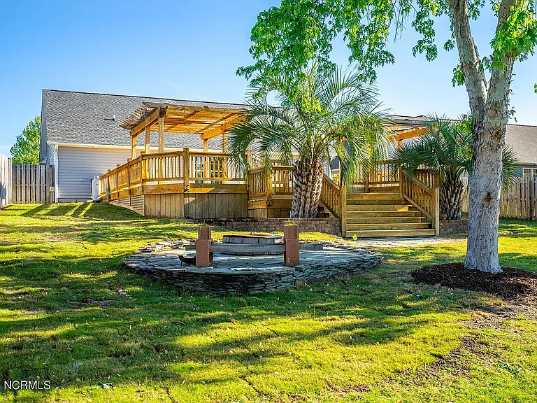 724 Hillside Dr — Photo 19