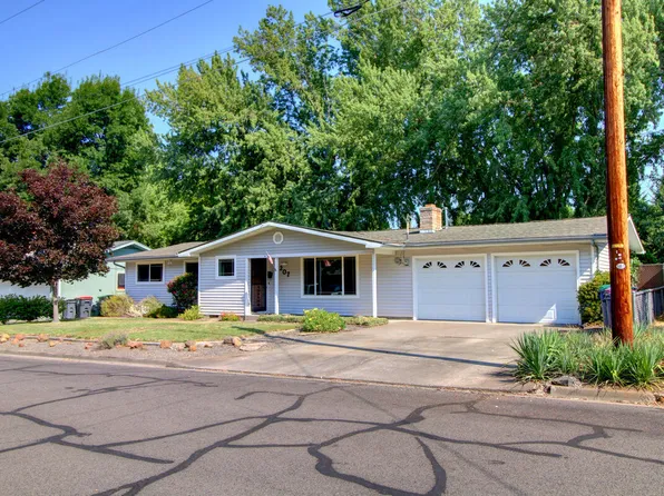 207 Victoria Way, Central Pt, OR 97502