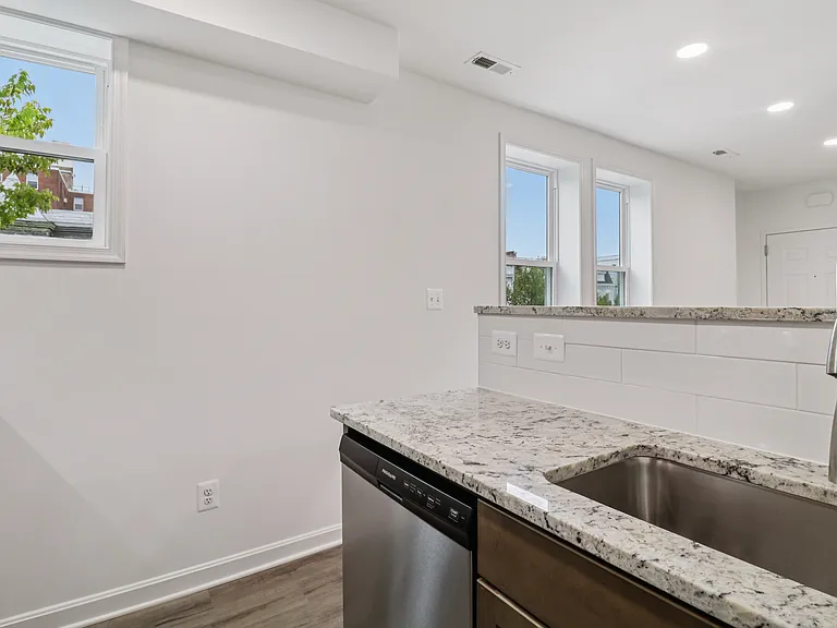 303 Seaton Pl NE #4 — Photo 15
