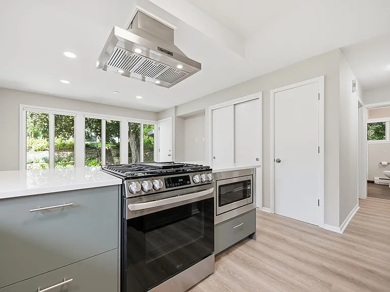 4042 Queen Ave S #A — Photo 16