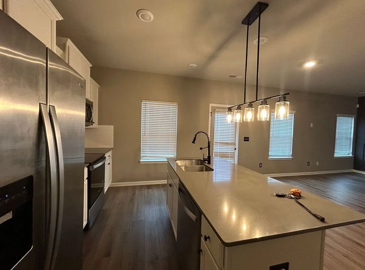 4 bed, 2100 sqft, $2,200 — Photo 1