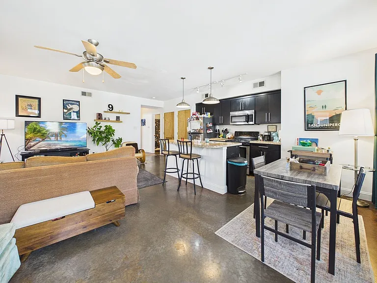 1112 Porter St #A — Photo 3