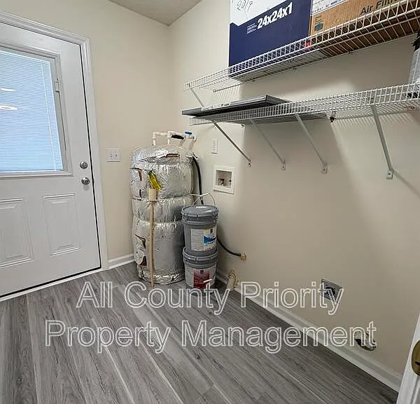 303 Sunrise Ave — Photo 4