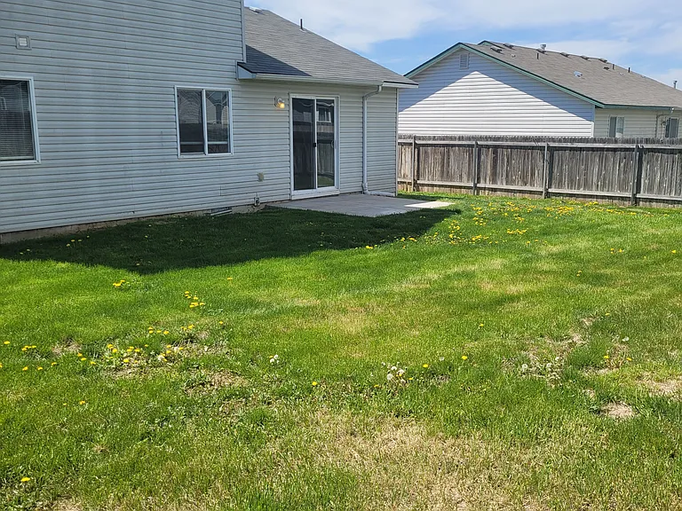 3907 Lexington St — Photo 13