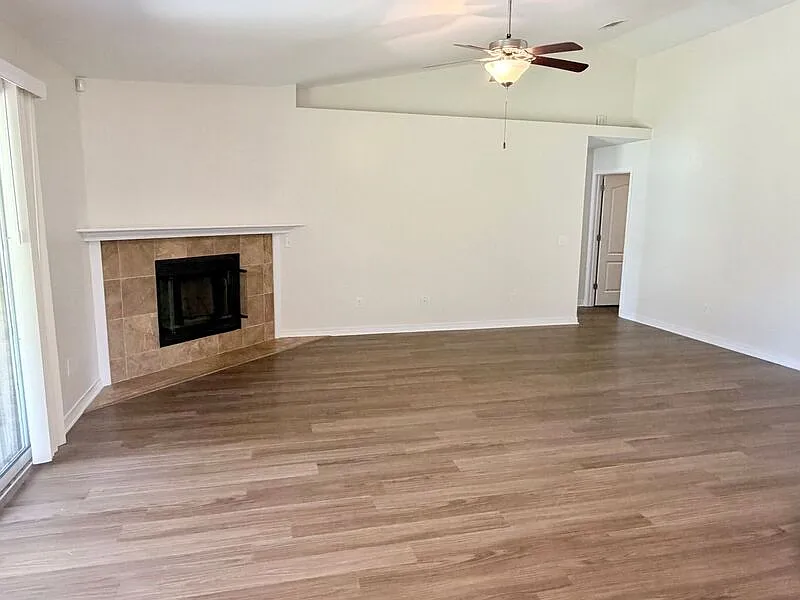 4 bed, 3.0 bath, 2553 sqft, $2,300 — Photo 2