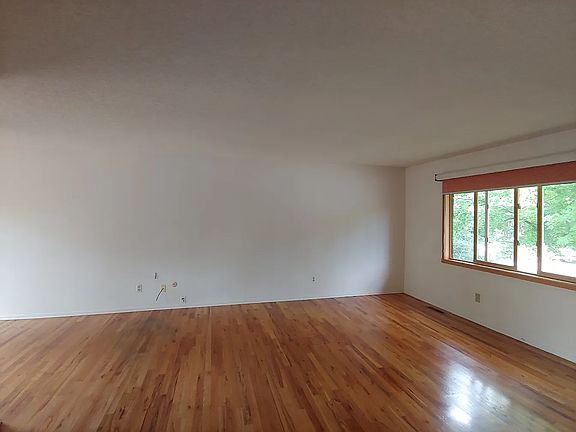 3rd image of 4025 Evans Dr