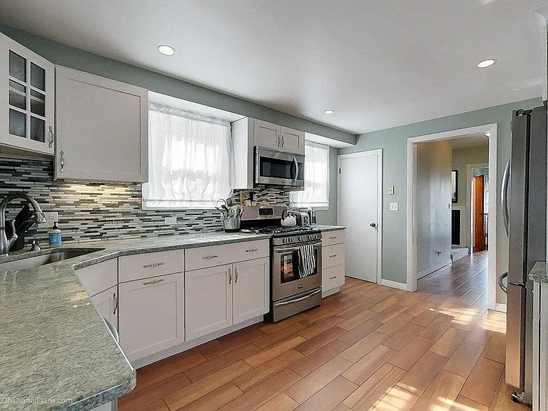 16 Robinson St — Photo 4
