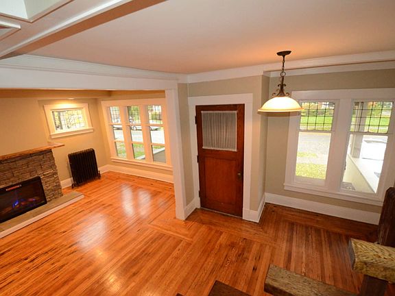 4th image of 213 Crescent Ave