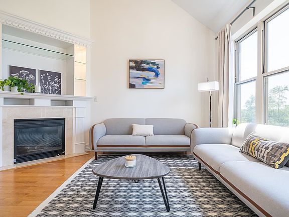 4th image of 15 Warren St APT 426
