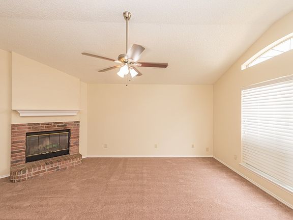 2nd image of 406 Moss Hill Dr