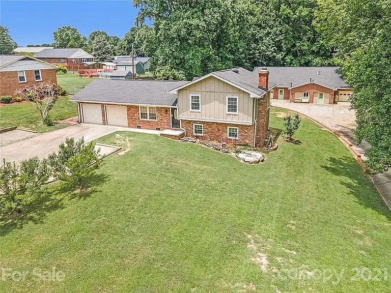 3111 Mocking Bird Ln — Photo 1