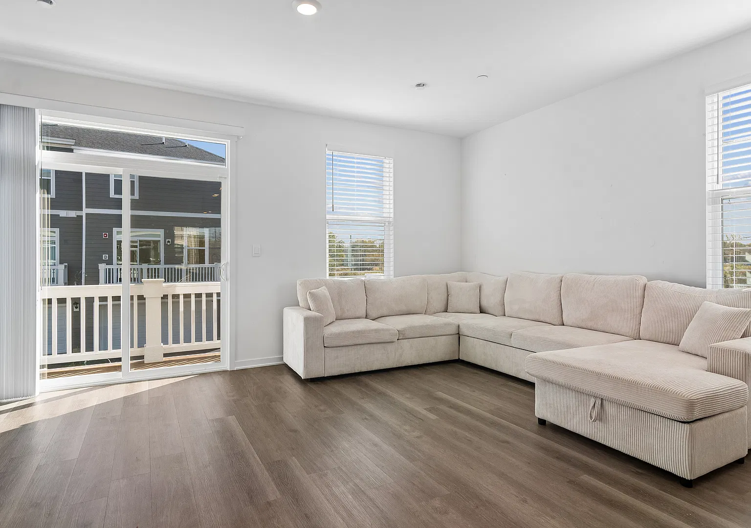 3 bed, 2.5 bath, 1798 sqft, $3,500 — Photo 3