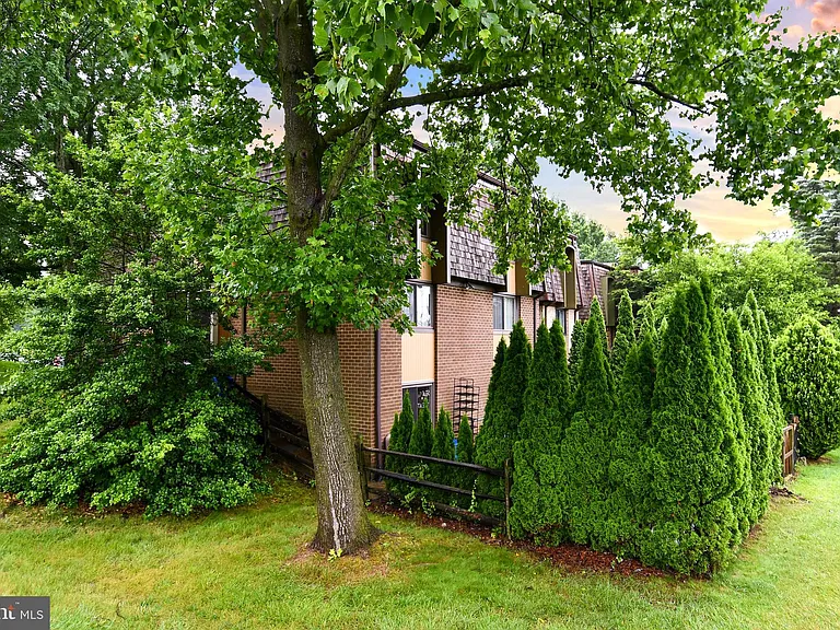9401 Hickory View Pl — Photo 41