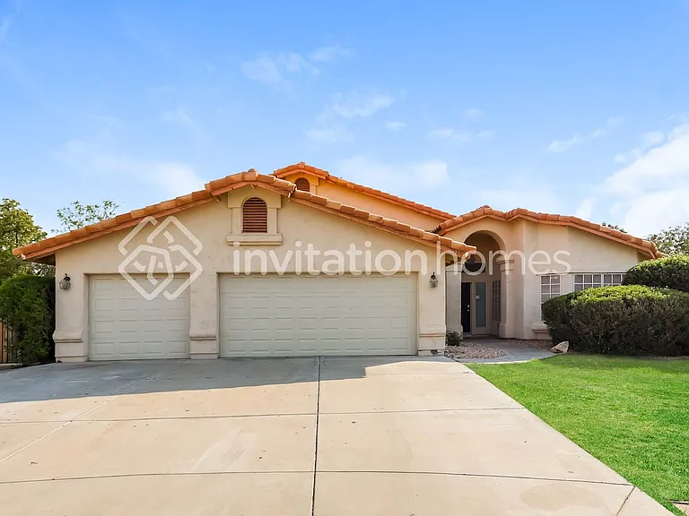5584 W Mercer Ln — Photo 1