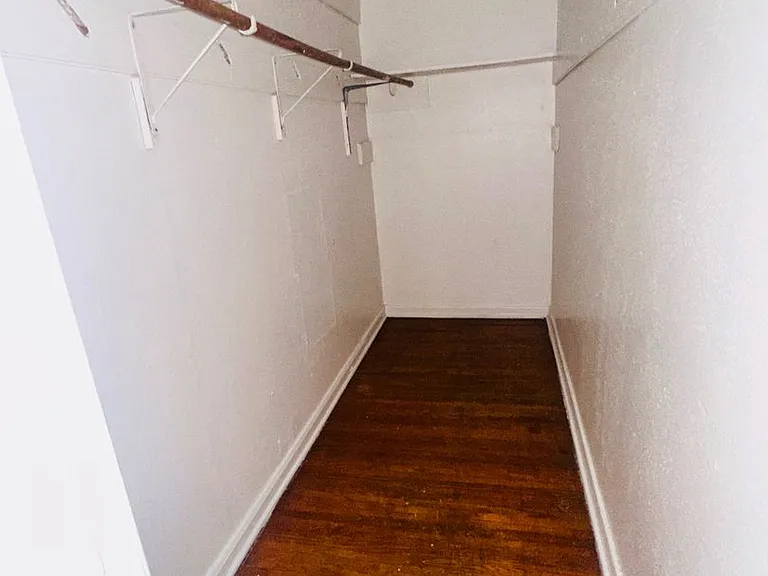 204 Carter St — Photo 4