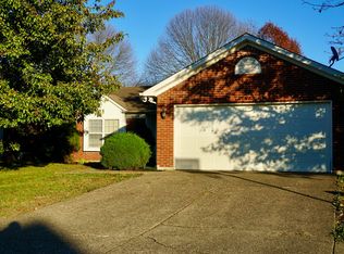 9709 Brooks Bend Rd, Louisville, KY 40258