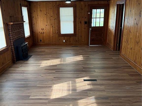 4th image of 5121 Center Rd