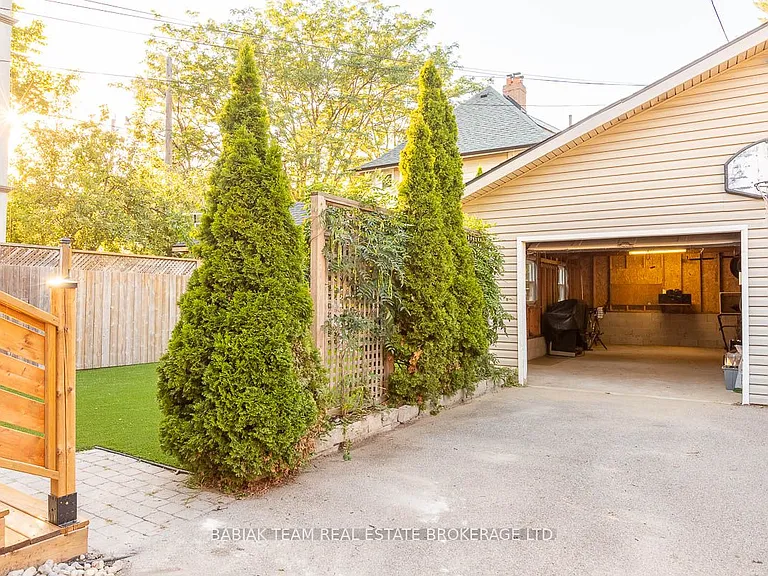 94 Woodside Ave — Photo 37