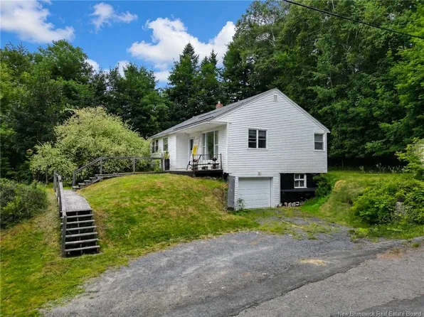 107 Sharkey St, Woodstock, NB E7M 2R1