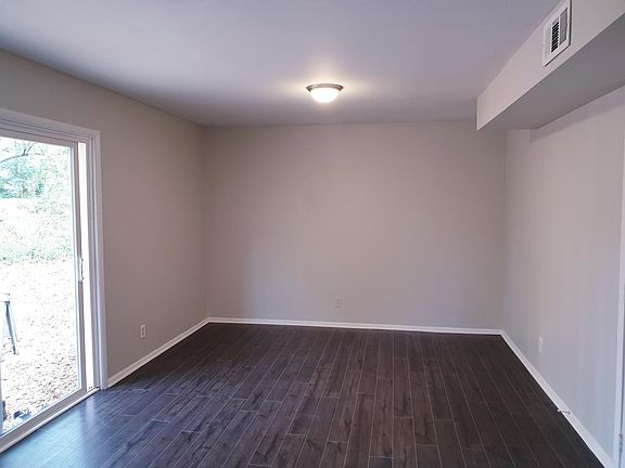 Spacious Dining room