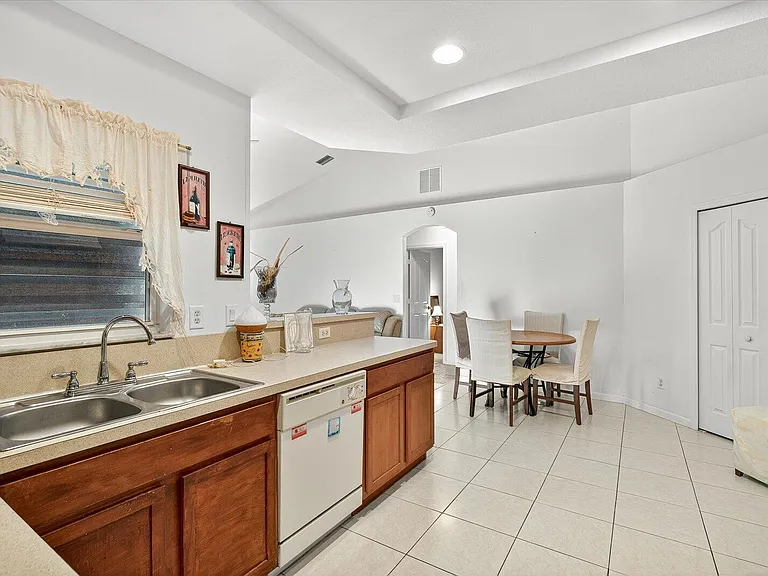 1058 SW Locke Ave — Photo 16