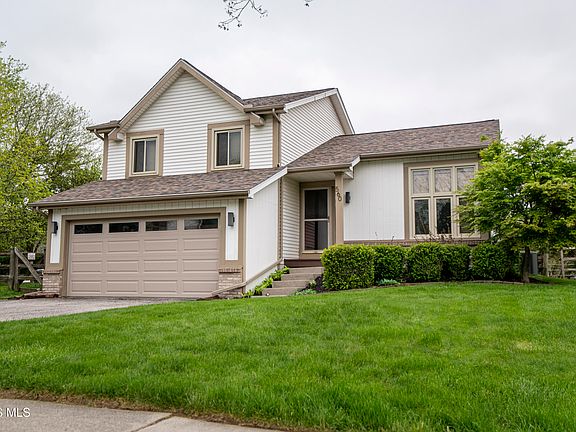 2nd image of 560 Centerfield Dr