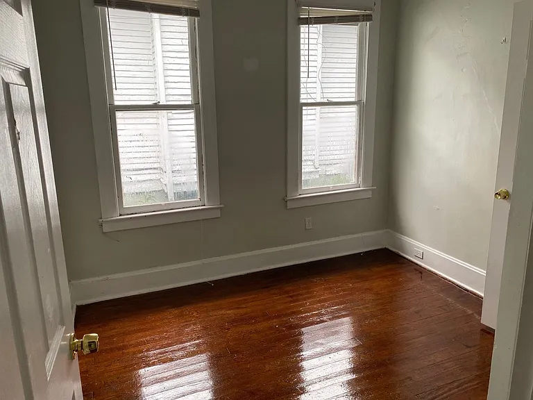 364 Oldham Ave — Photo 16