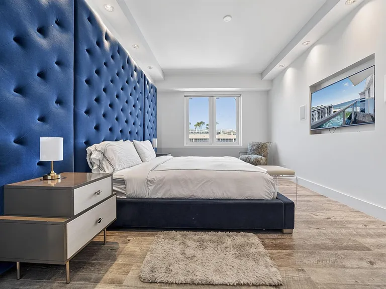 2301 Collins Ave #14 — Photo 9