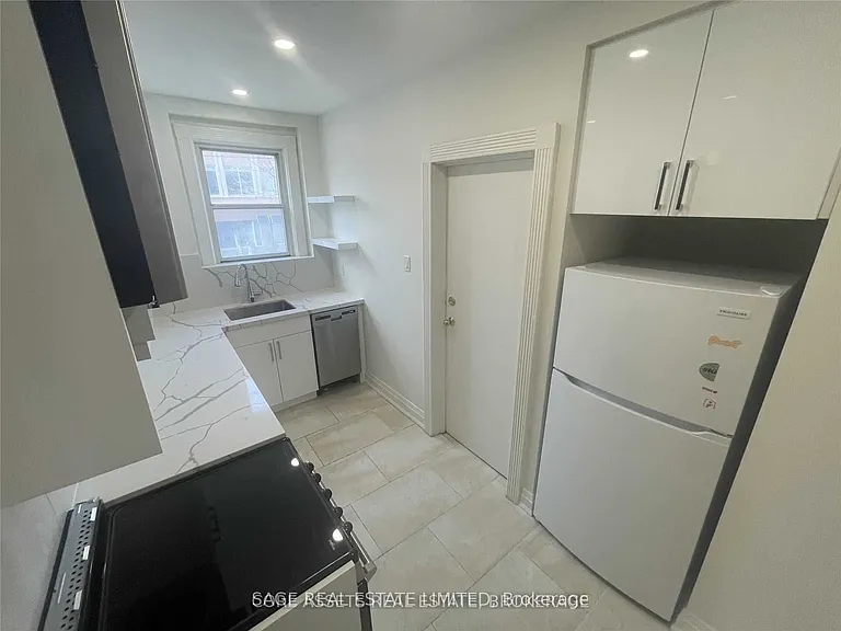 1083 Avenue Rd #4 — Photo 17