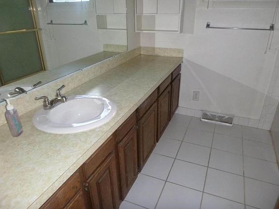 4th image of 207 Cynthia St