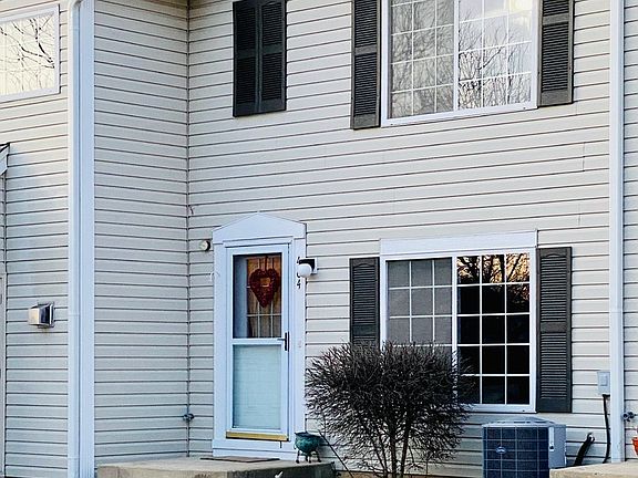 2nd image of 404 E Victoria Cir