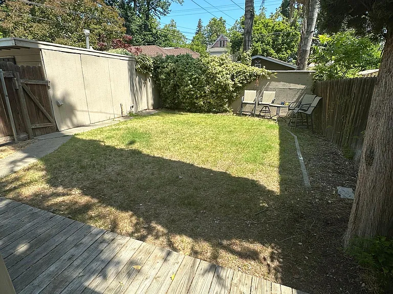 1705 G St #9 — Photo 15