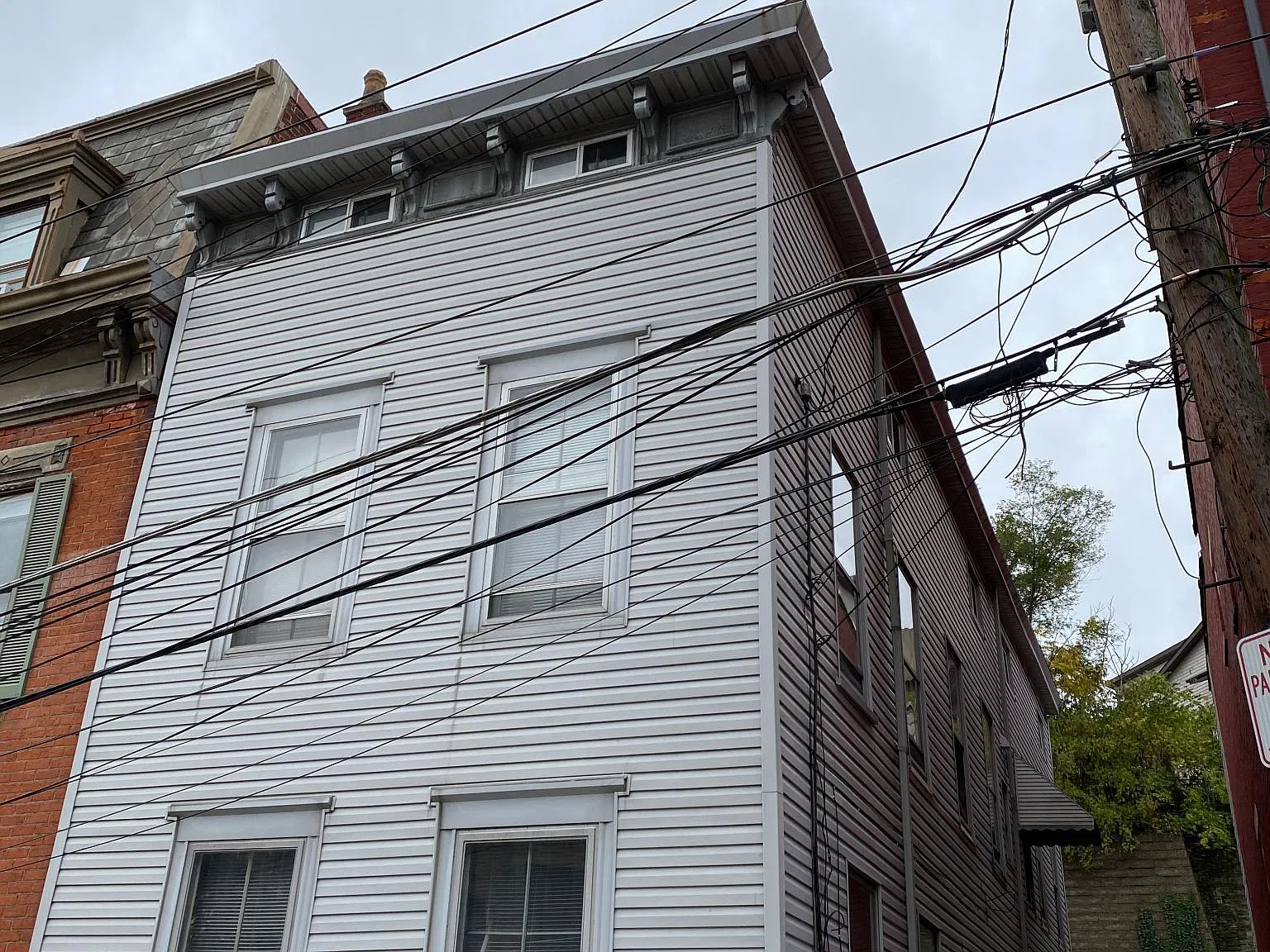 6 bed, $3,700 — Photo 1