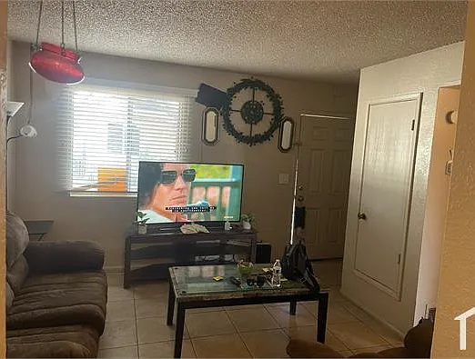 2 bed, 700 sqft, $1,150 — Photo 2