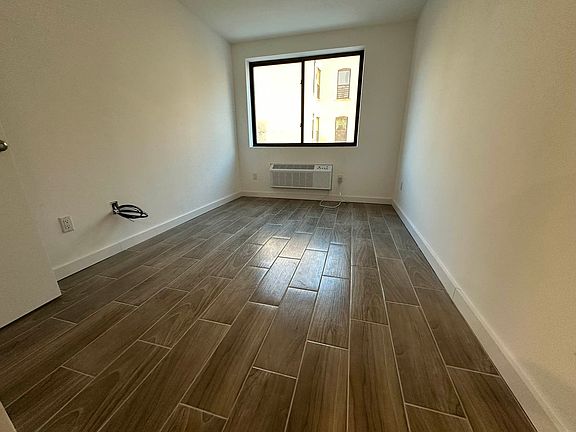 2nd image of 2415 Arthur Ave APT 4G