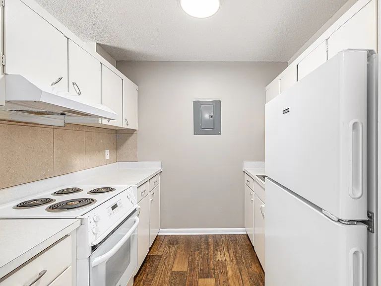 Blue Springs Apartments — Photo 9
