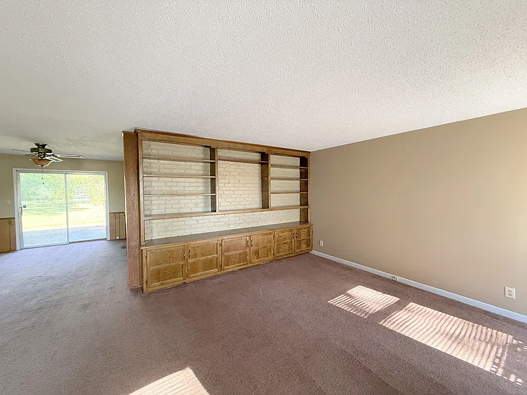 6079 Wall Triana Hwy — Photo 10