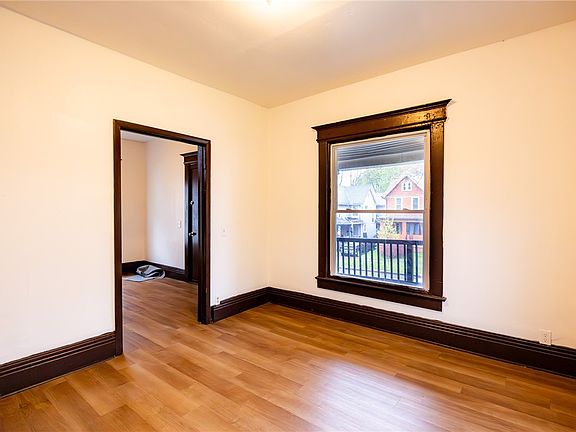 5th image of 213 Flint St