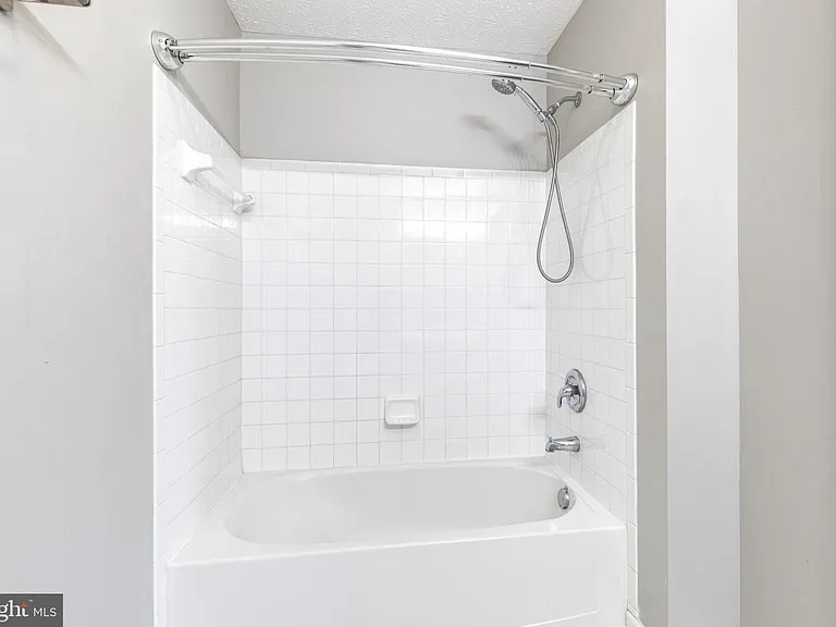 3021 Hunting Ridge Dr — Photo 15