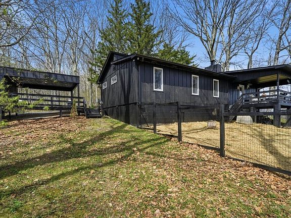 4th image of 195 Log Cabin Lane