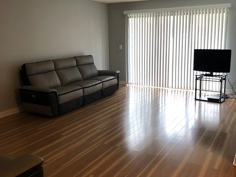 811 Stradford Cir — Photo 9