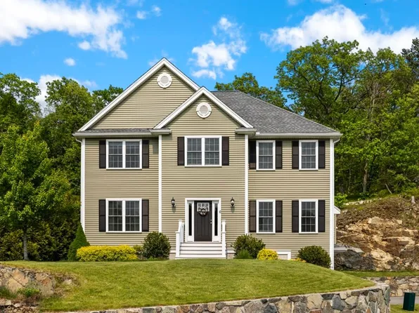 6 Dohertys Ln, Stoneham, MA 02180