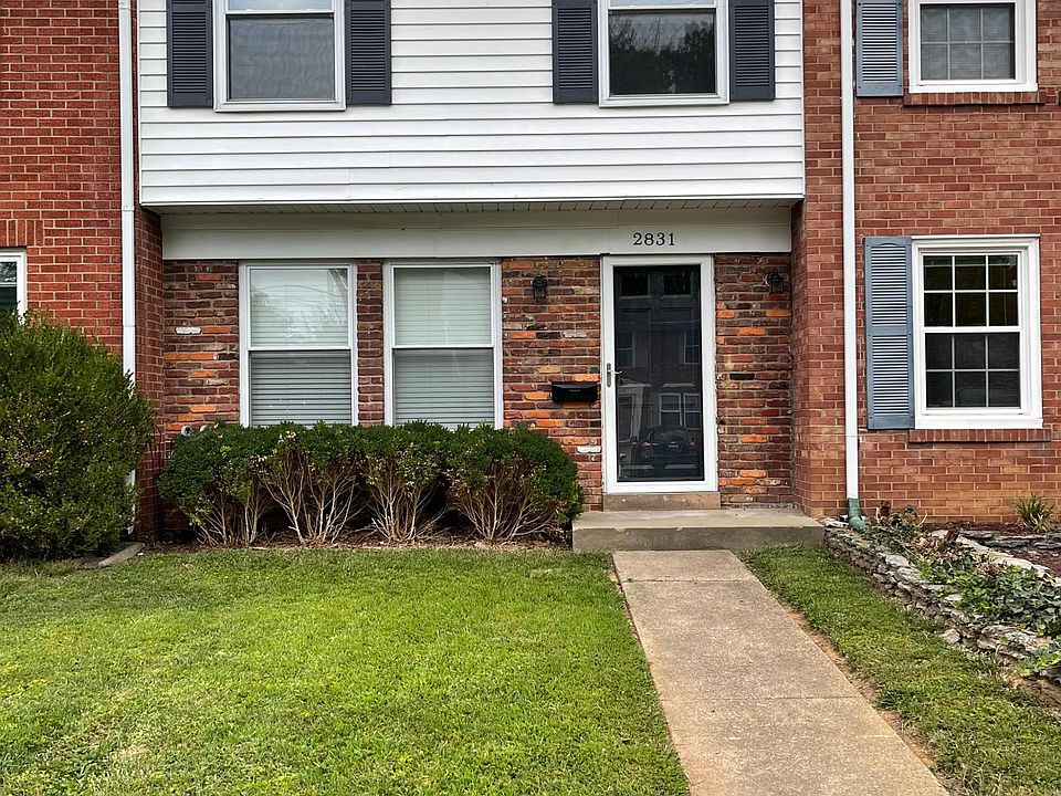 Front Yard/entrance