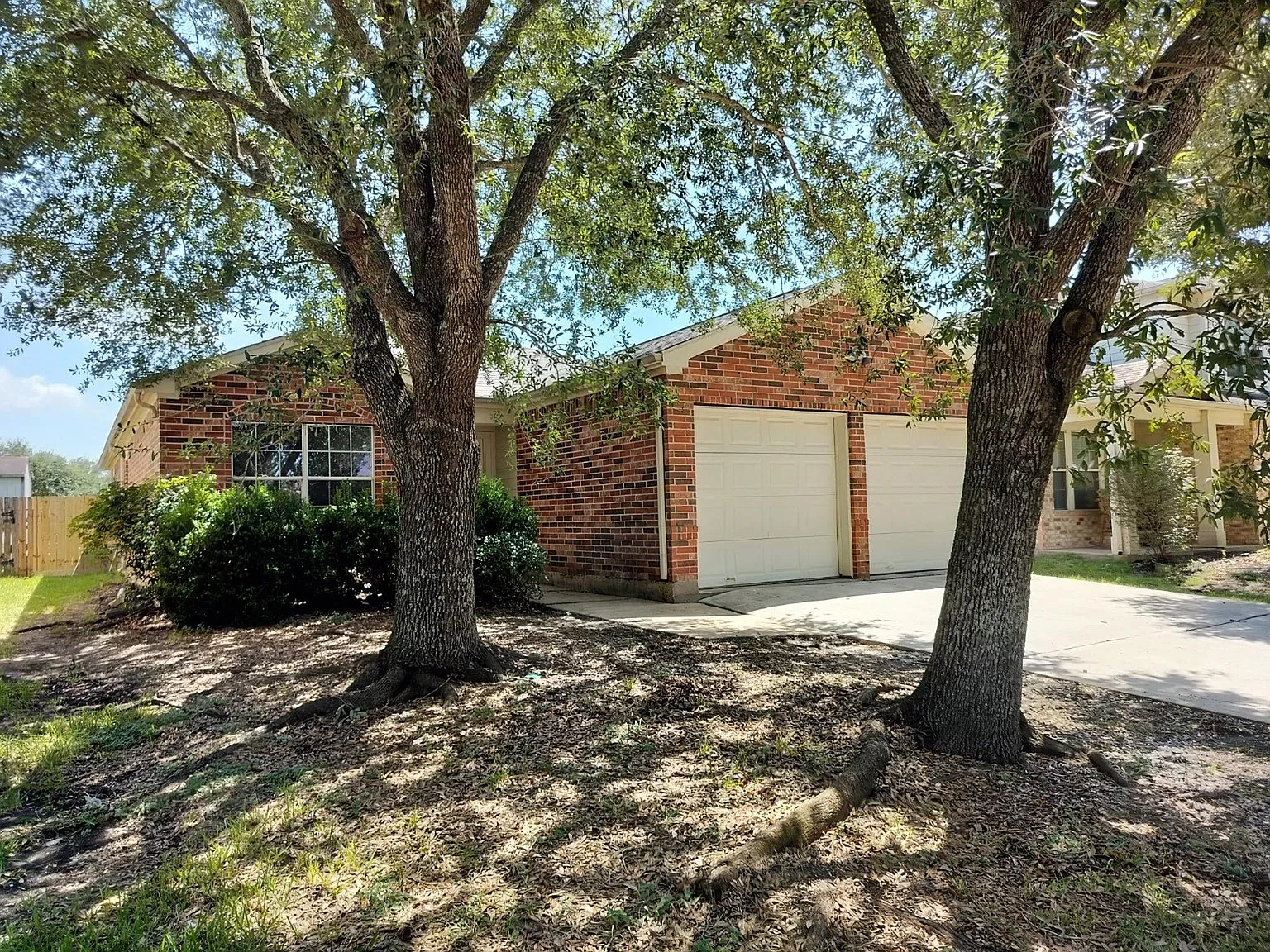 3 bed, 2.0 bath, 1504 sqft, $2,100 — Photo 2