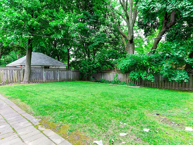 2563 Kingston Rd #BASEMENT — Photo 15