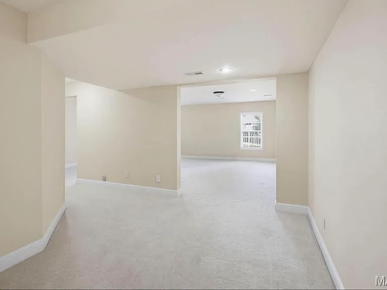 1835 Evondale Dr — Photo 10